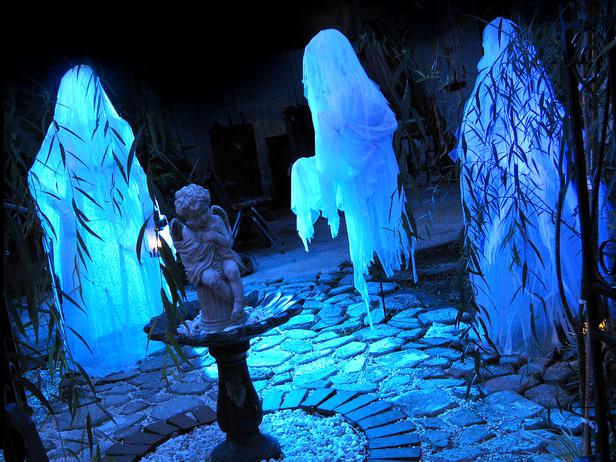 Original_Halloween-Ghosts-final_s4x3_lg.jpg