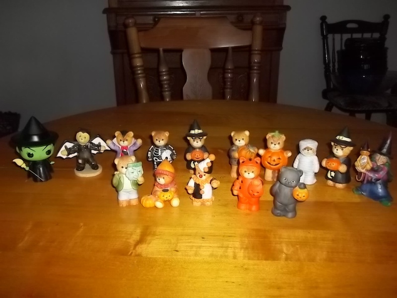 All of my new Halloween bears.jpg